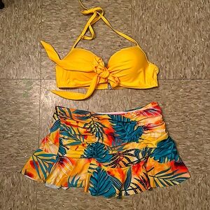 Lovely Yellow and Tropical Leaf Print Two Piece Bathing Suit 🍃 ☀️